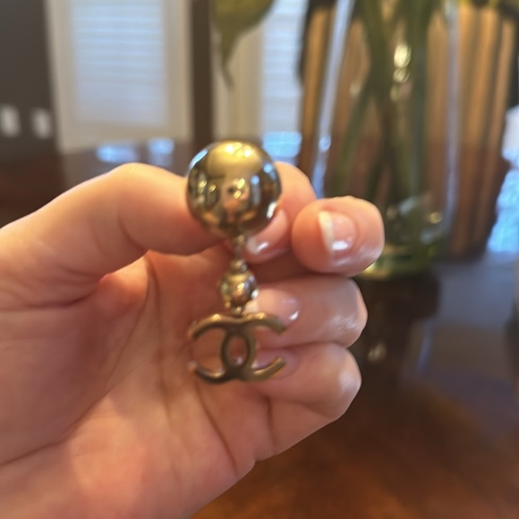 Chanel gold drop cc earring - Picture 4 of 7